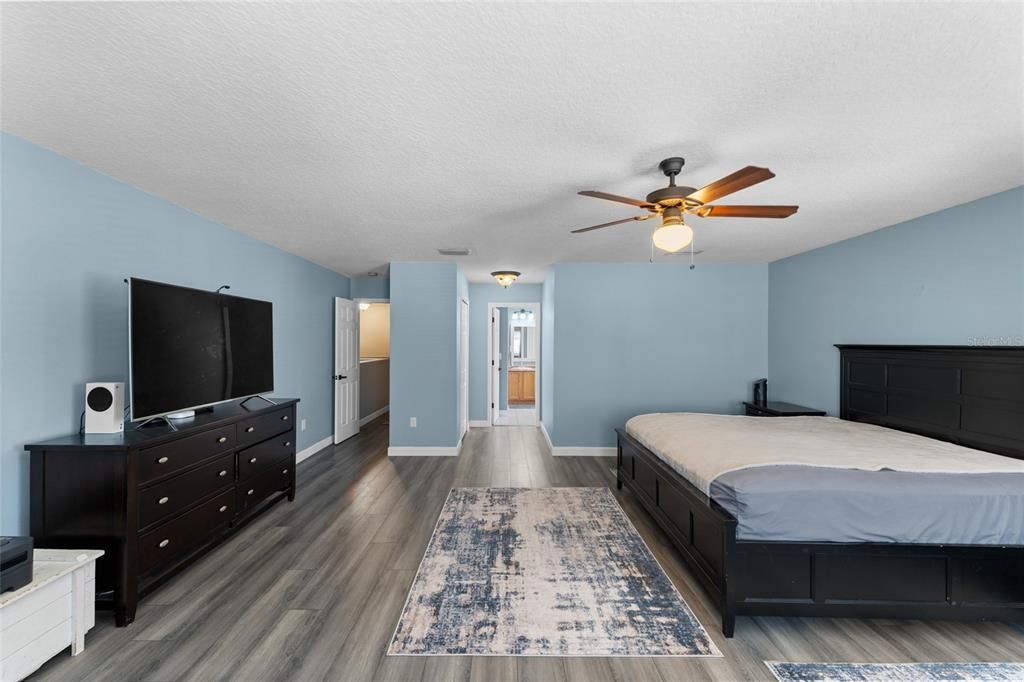 For Sale: $525,000 (6 beds, 3 baths, 3125 Square Feet)