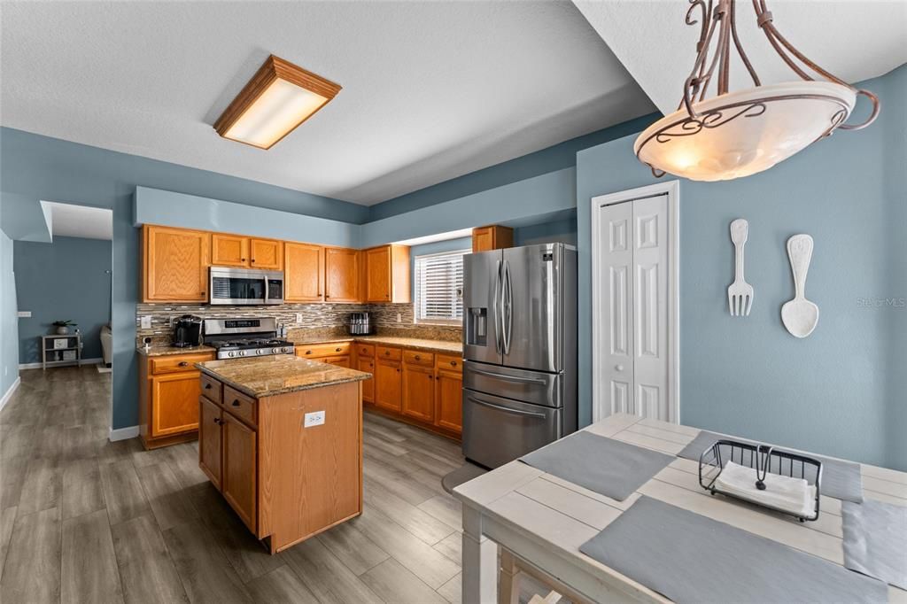 For Sale: $525,000 (6 beds, 3 baths, 3125 Square Feet)