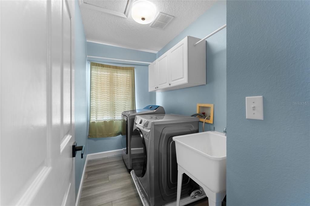 For Sale: $525,000 (6 beds, 3 baths, 3125 Square Feet)