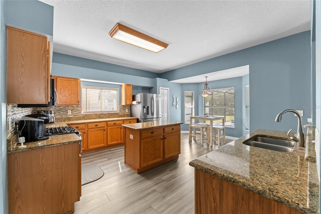 For Sale: $525,000 (6 beds, 3 baths, 3125 Square Feet)