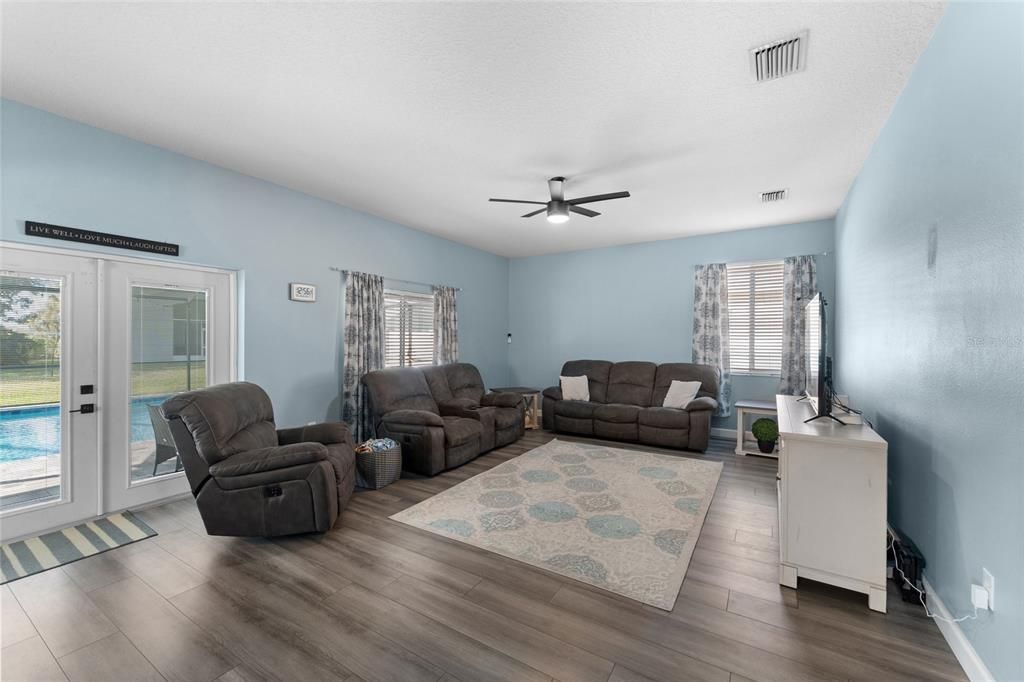 For Sale: $525,000 (6 beds, 3 baths, 3125 Square Feet)