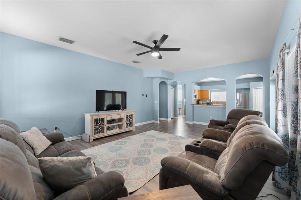 For Sale: $525,000 (6 beds, 3 baths, 3125 Square Feet)