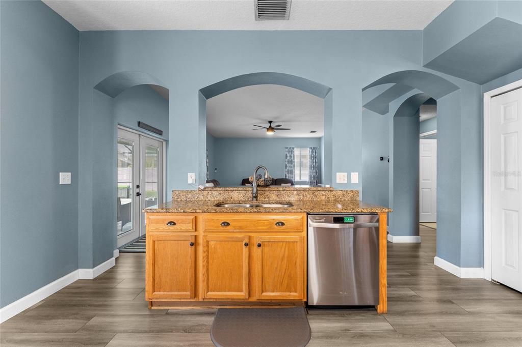 For Sale: $525,000 (6 beds, 3 baths, 3125 Square Feet)