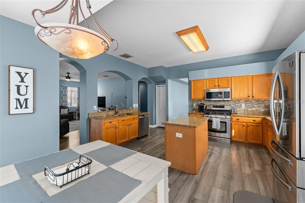 For Sale: $525,000 (6 beds, 3 baths, 3125 Square Feet)