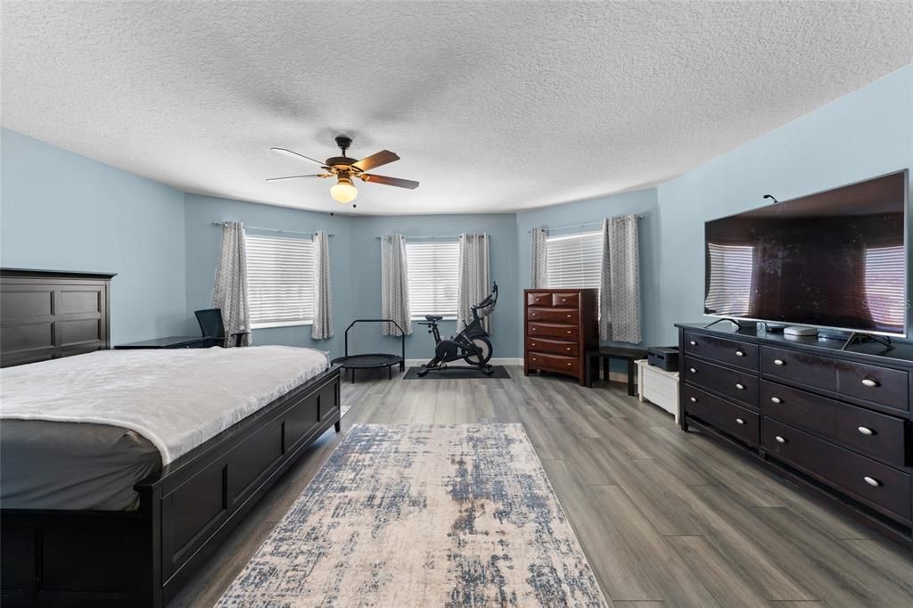 For Sale: $525,000 (6 beds, 3 baths, 3125 Square Feet)