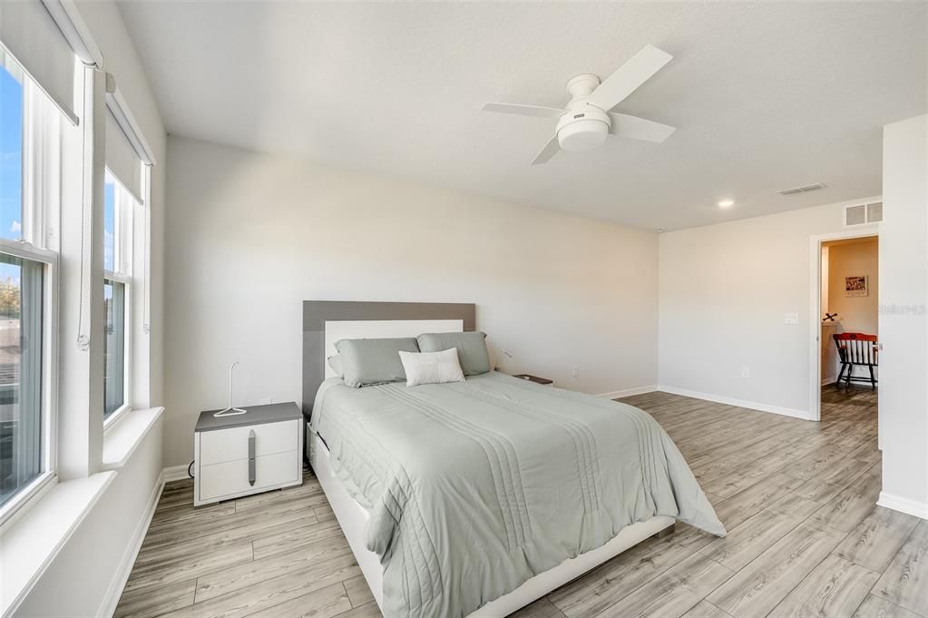 В аренду: $2,990 (4 спален, 3 ванн, 1809 Квадратных фут)