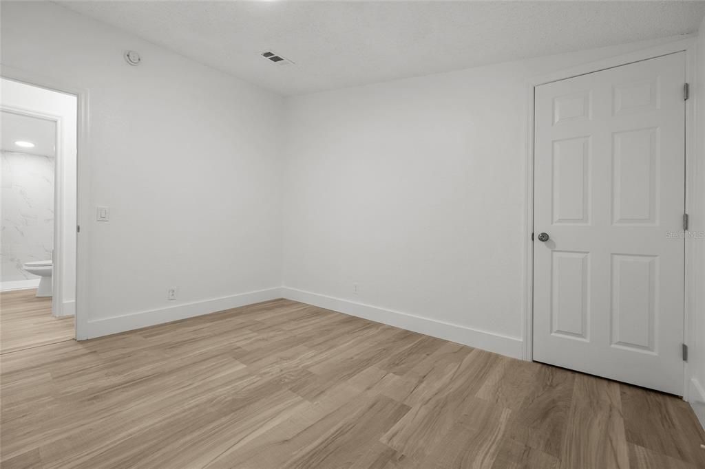 En Venta: $239,900 (4 camas, 2 baños, 1976 Pies cuadrados)