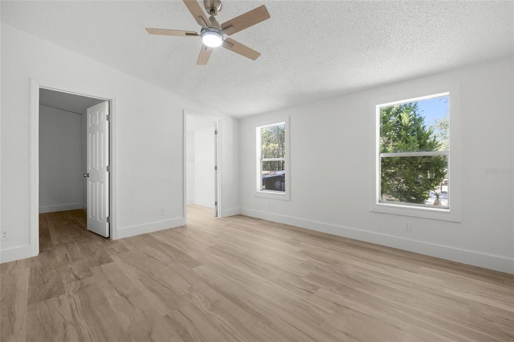 En Venta: $239,900 (4 camas, 2 baños, 1976 Pies cuadrados)