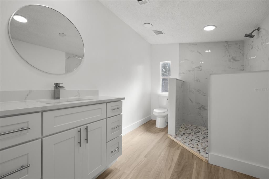 En Venta: $239,900 (4 camas, 2 baños, 1976 Pies cuadrados)