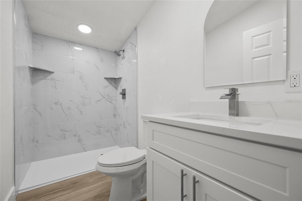 En Venta: $239,900 (4 camas, 2 baños, 1976 Pies cuadrados)