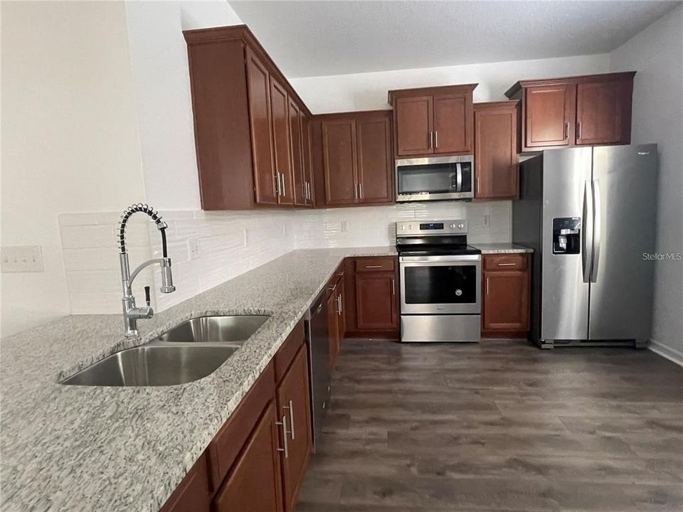 出租: $2,300 (3 贝兹, 2 浴室, 1461 平方英尺)