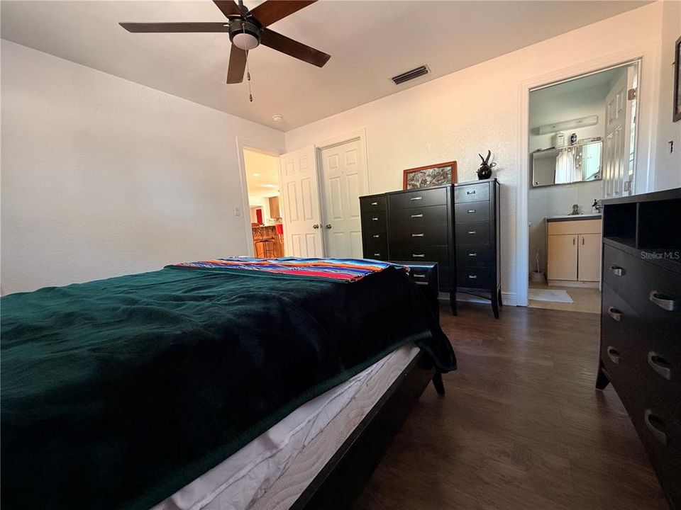 待售: $550,000 (4 贝兹, 3 浴室, 1788 平方英尺)