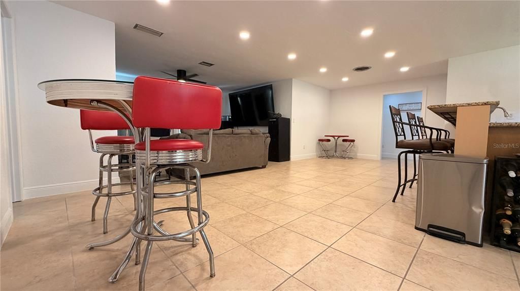 待售: $550,000 (4 贝兹, 3 浴室, 1788 平方英尺)