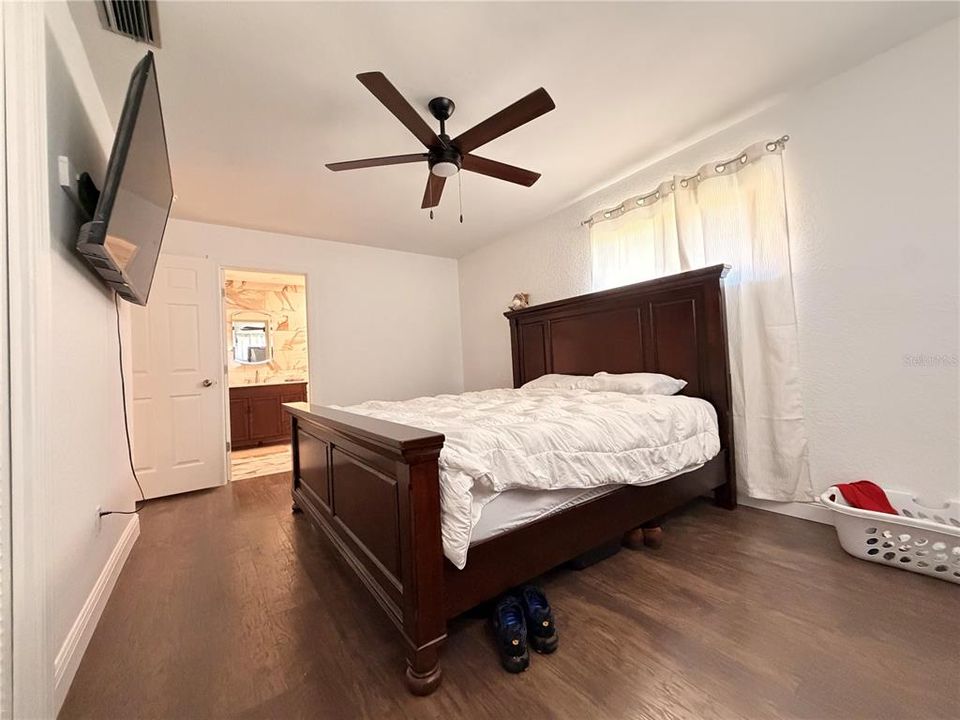 待售: $550,000 (4 贝兹, 3 浴室, 1788 平方英尺)