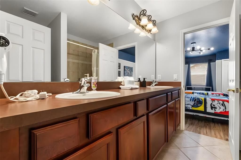 En Venta: $599,900 (6 camas, 6 baños, 3366 Pies cuadrados)