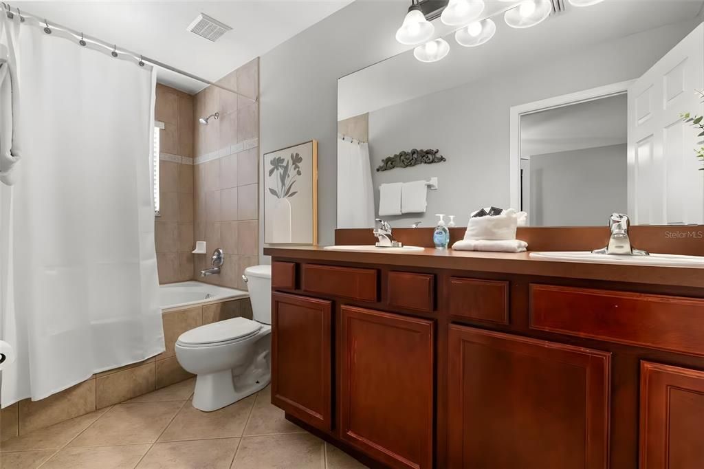 En Venta: $599,900 (6 camas, 6 baños, 3366 Pies cuadrados)