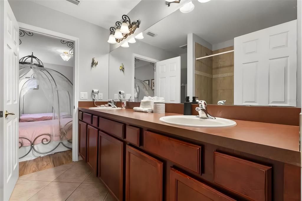 En Venta: $599,900 (6 camas, 6 baños, 3366 Pies cuadrados)