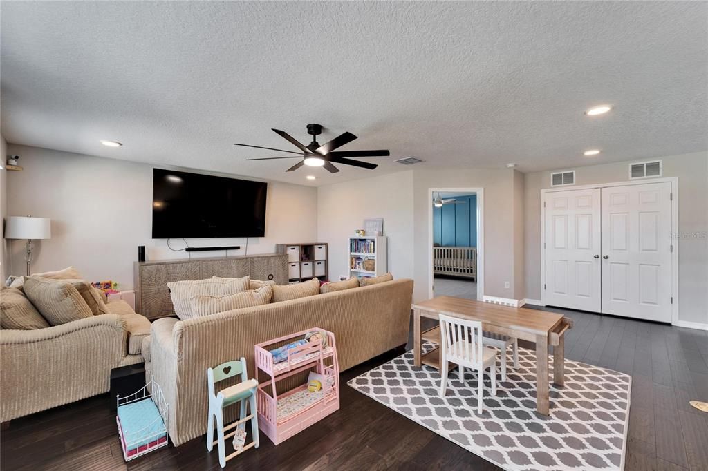 For Sale: $600,000 (5 beds, 4 baths, 3566 Square Feet)