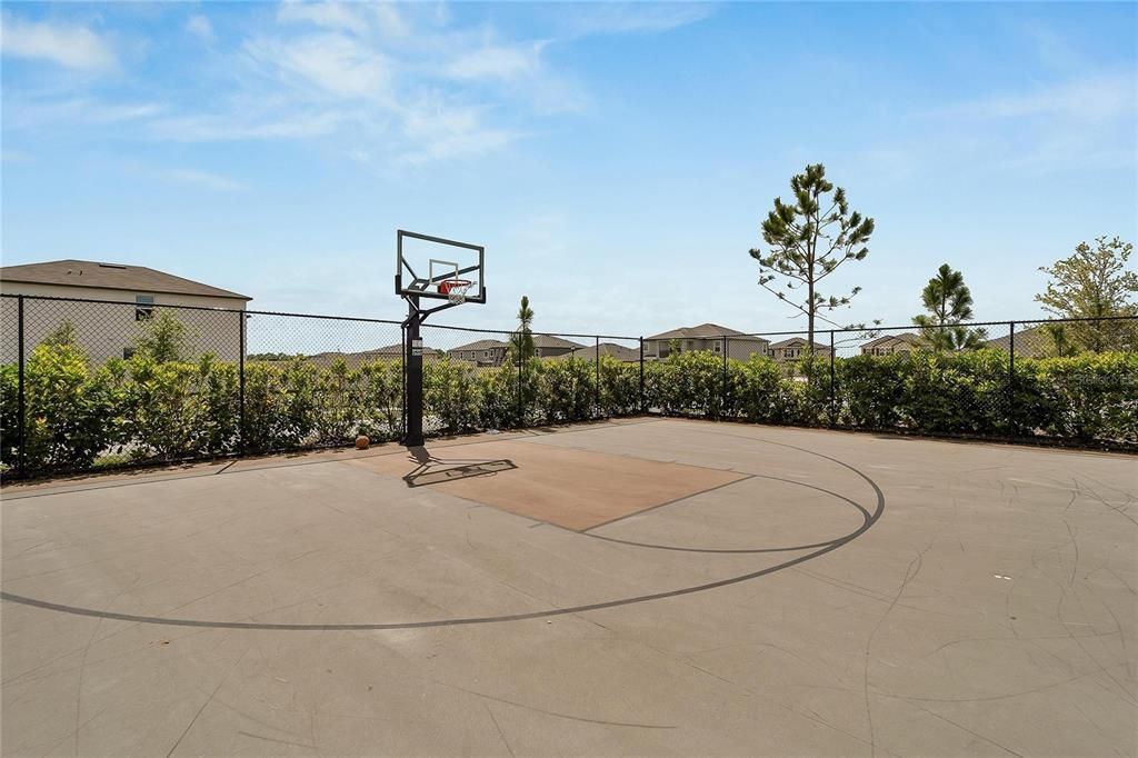 For Sale: $600,000 (5 beds, 4 baths, 3566 Square Feet)