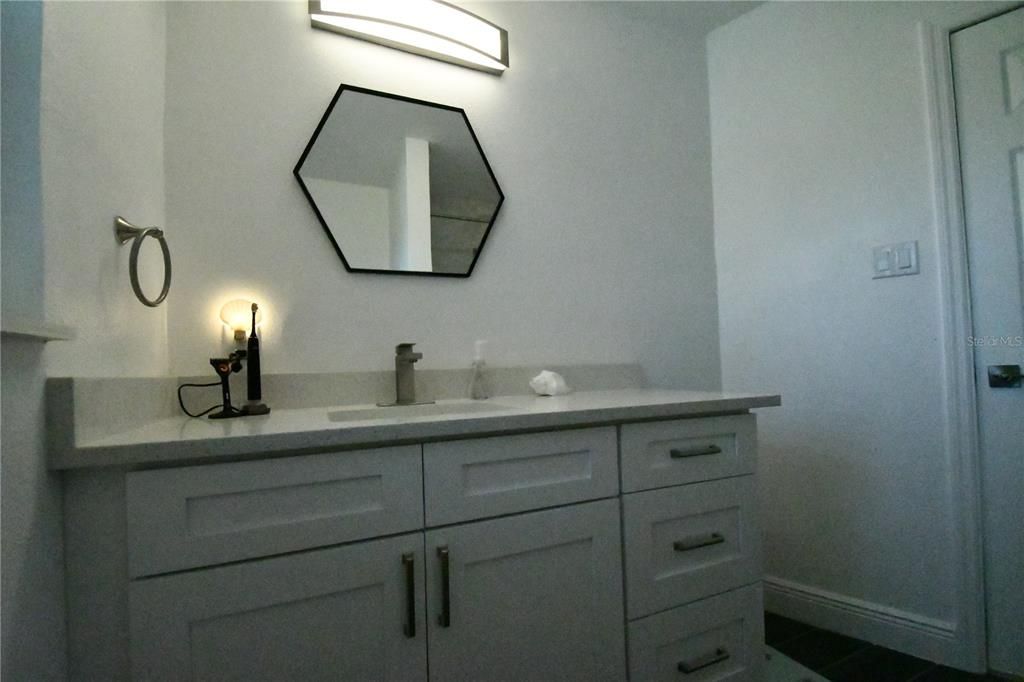 For Sale: $395,000 (2 beds, 1 baths, 1117 Square Feet)