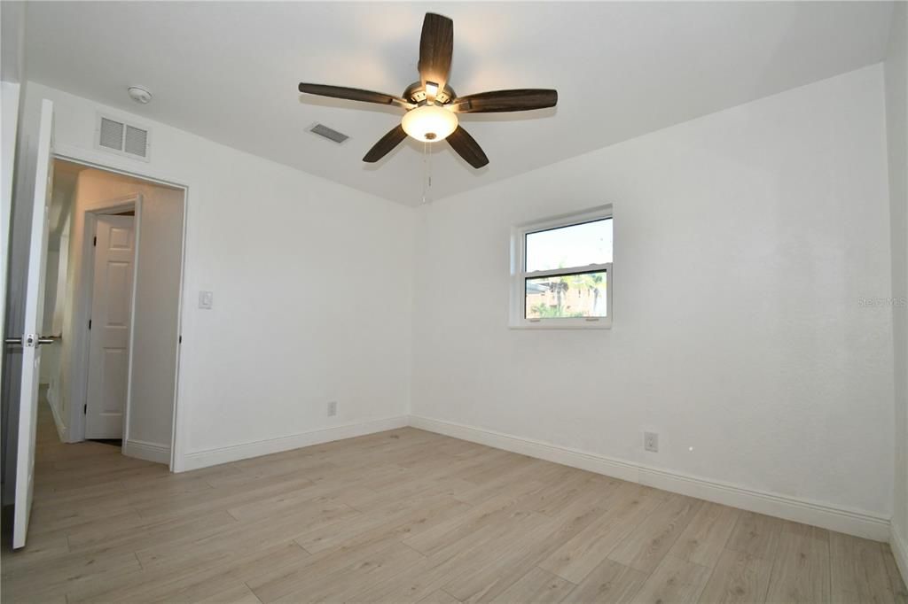 For Sale: $395,000 (2 beds, 1 baths, 1117 Square Feet)