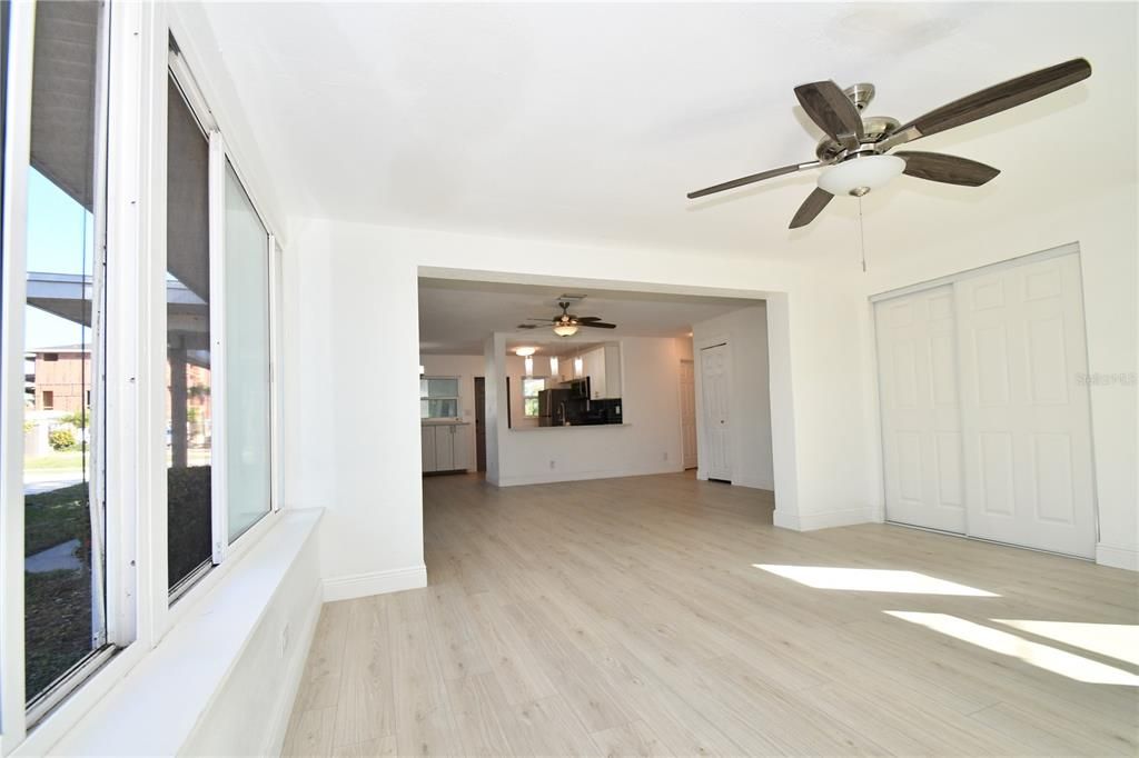 For Sale: $395,000 (2 beds, 1 baths, 1117 Square Feet)