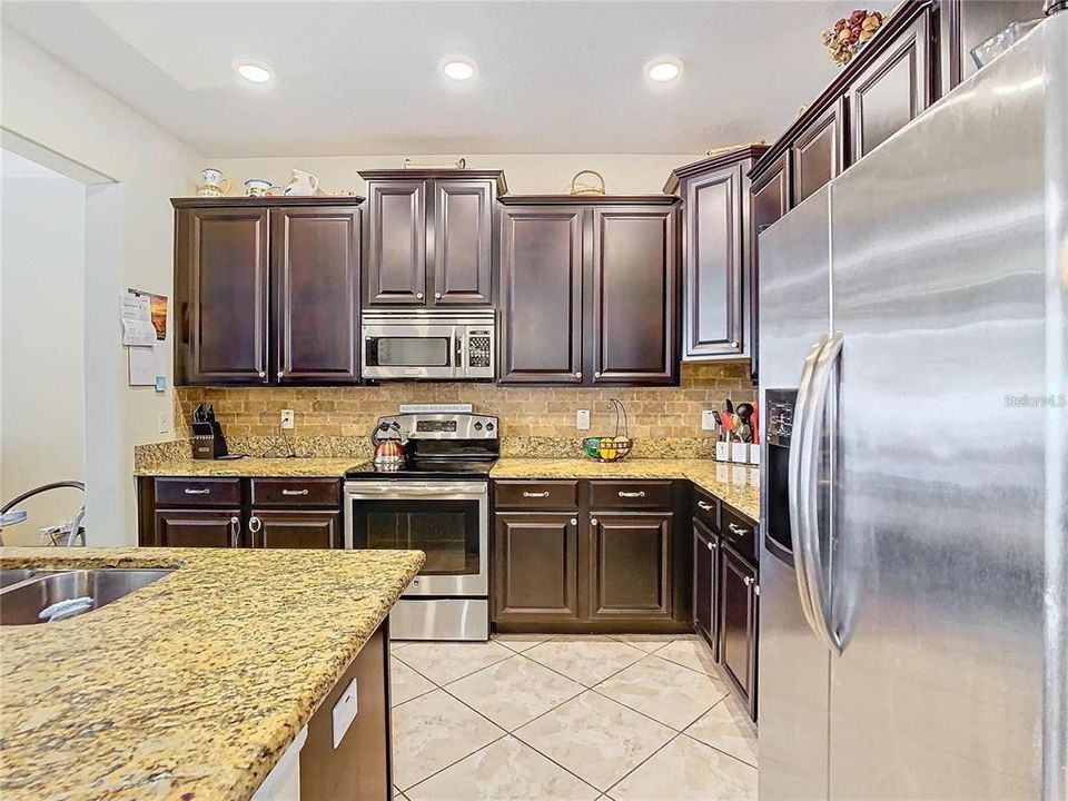 For Sale: $250,000 (4 beds, 3 baths, 2683 Square Feet)