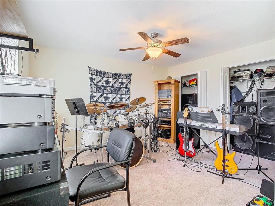 For Sale: $250,000 (4 beds, 3 baths, 2683 Square Feet)