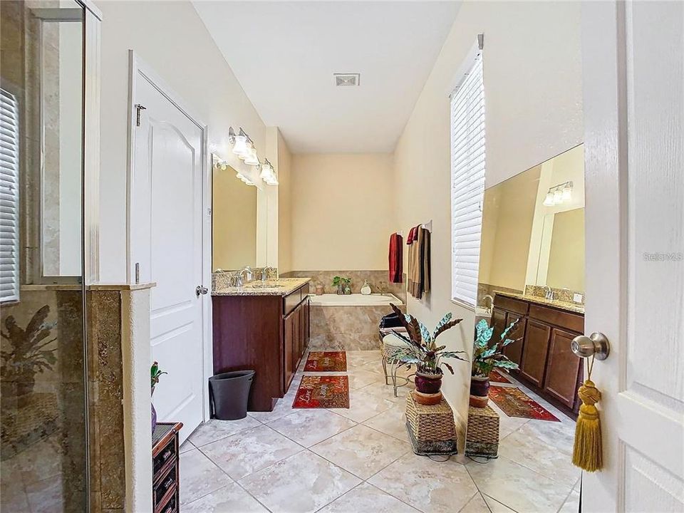 For Sale: $250,000 (4 beds, 3 baths, 2683 Square Feet)