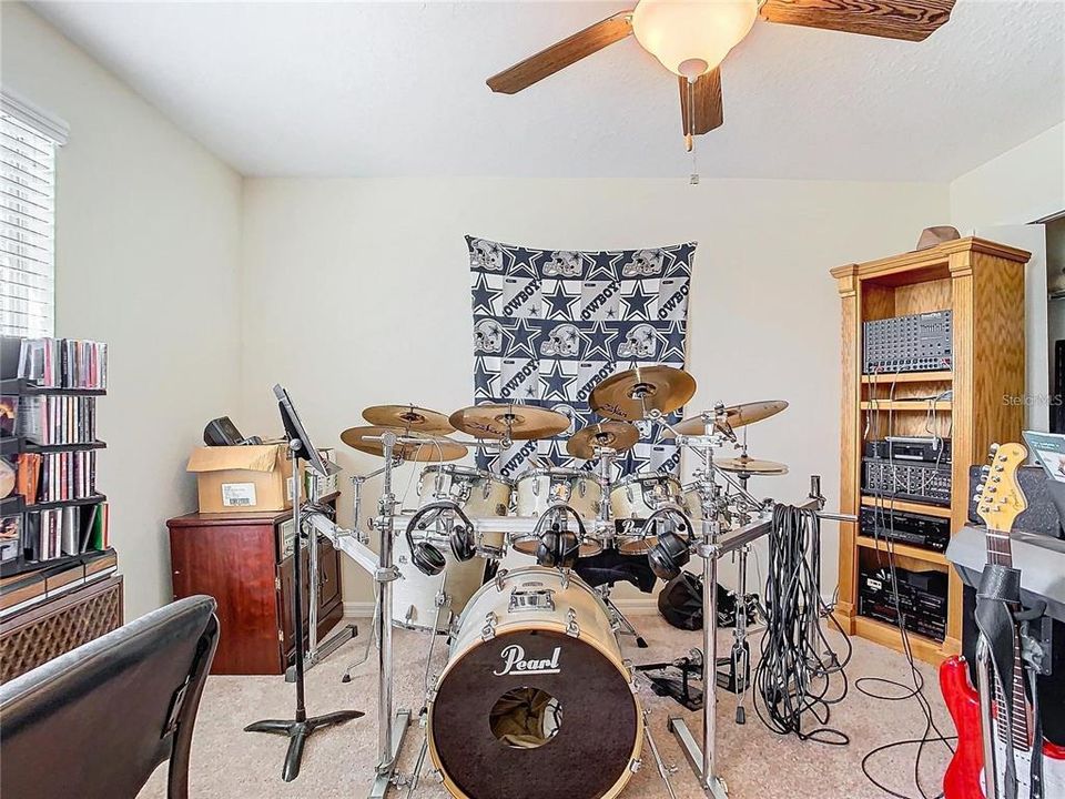 For Sale: $250,000 (4 beds, 3 baths, 2683 Square Feet)