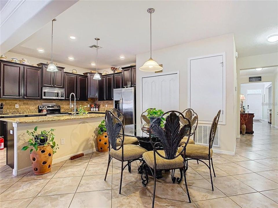 For Sale: $250,000 (4 beds, 3 baths, 2683 Square Feet)