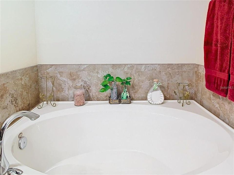 For Sale: $250,000 (4 beds, 3 baths, 2683 Square Feet)