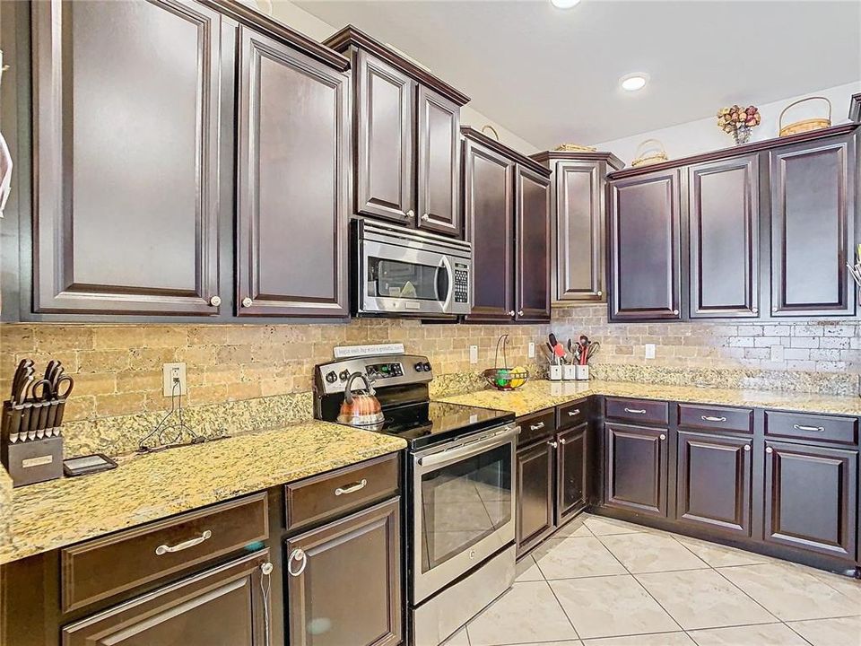 For Sale: $250,000 (4 beds, 3 baths, 2683 Square Feet)