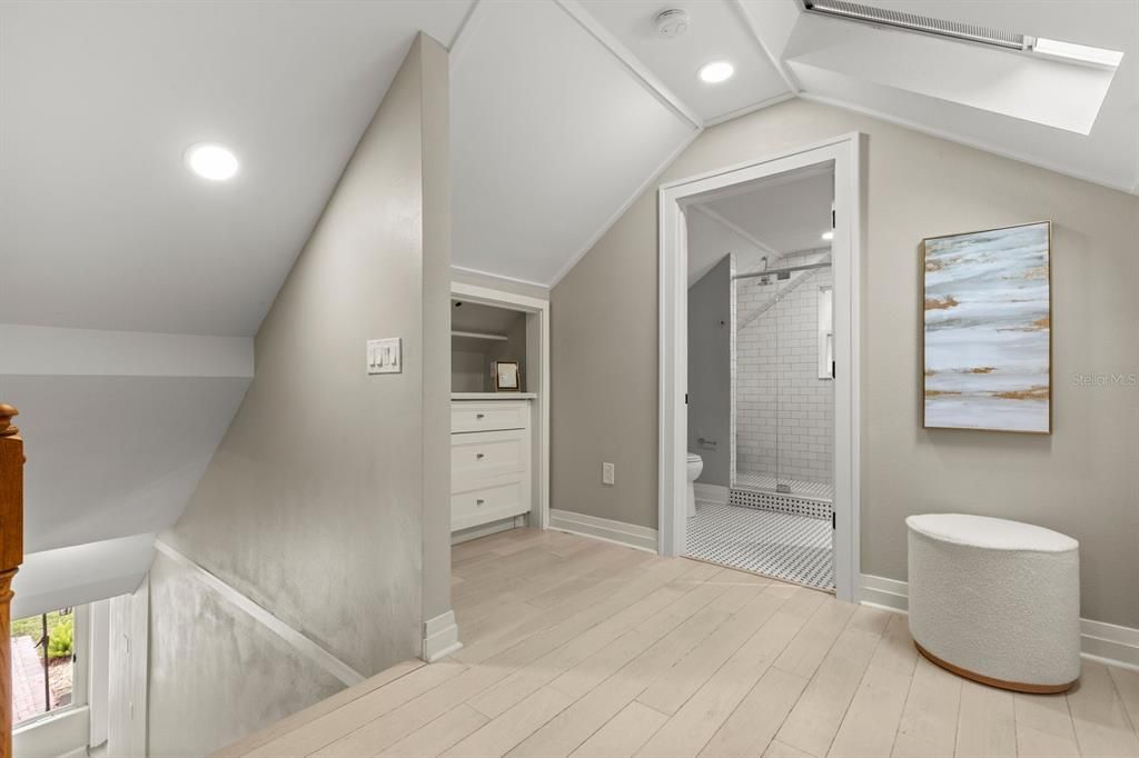 En Venta: $715,000 (4 camas, 2 baños, 1590 Pies cuadrados)