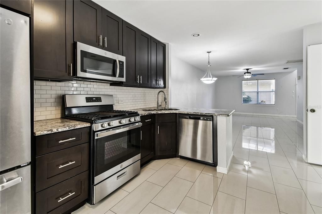 出租: $2,500 (3 贝兹, 2 浴室, 1690 平方英尺)