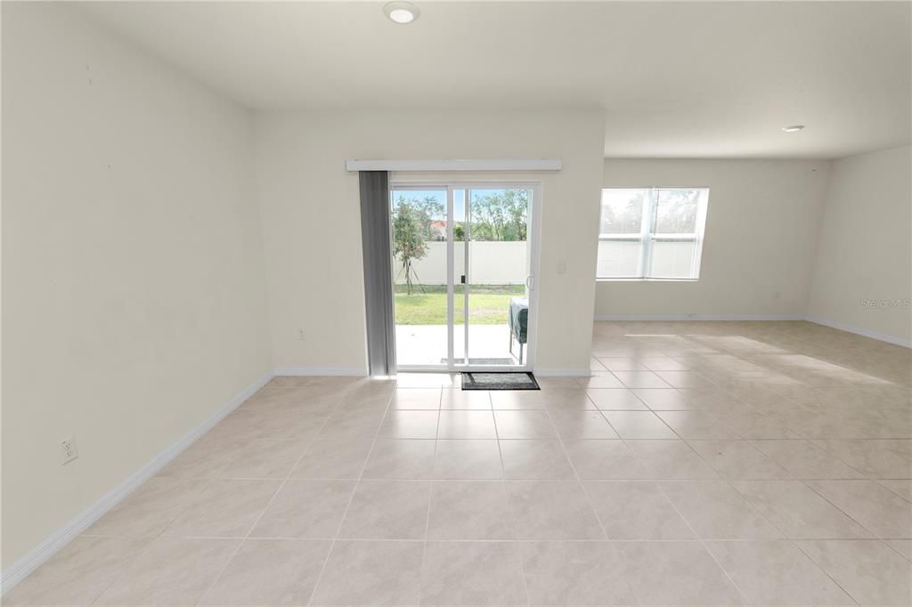 На продажу: $280,000 (4 спален, 2 ванн, 1867 Квадратных фут)