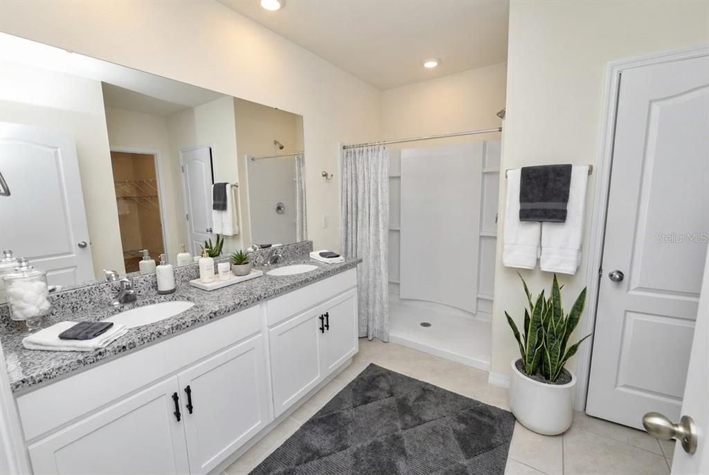 На продажу: $280,000 (4 спален, 2 ванн, 1867 Квадратных фут)