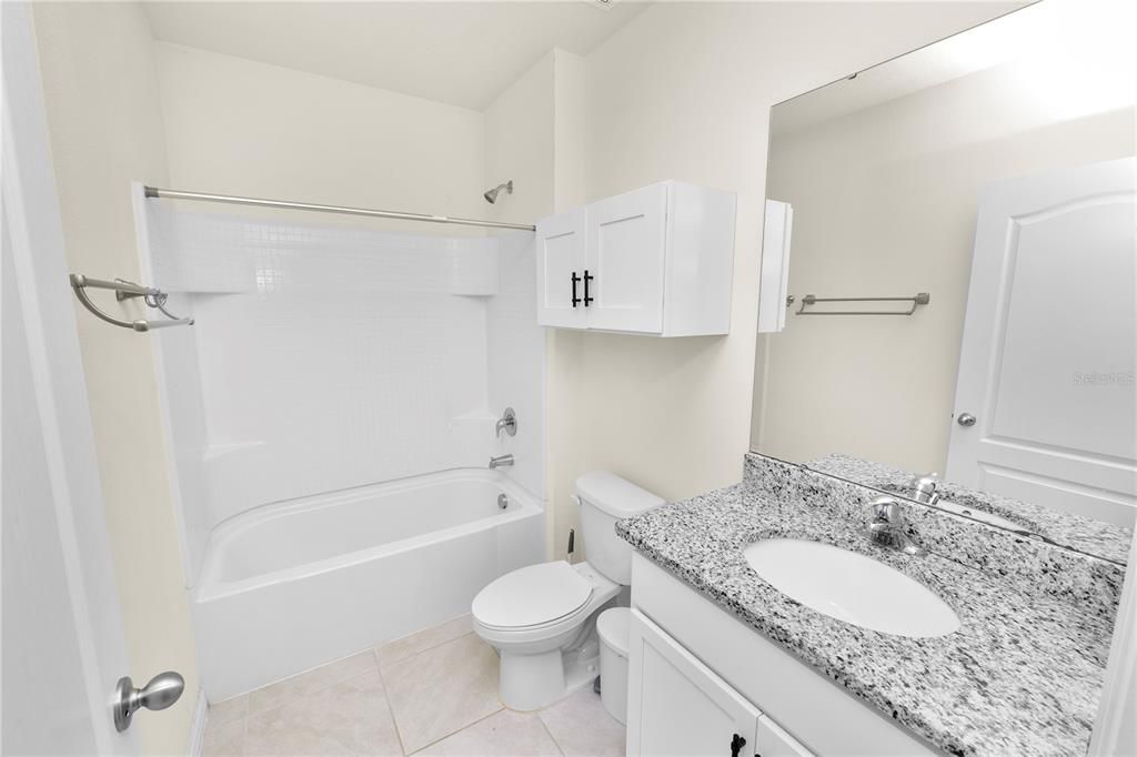 На продажу: $280,000 (4 спален, 2 ванн, 1867 Квадратных фут)