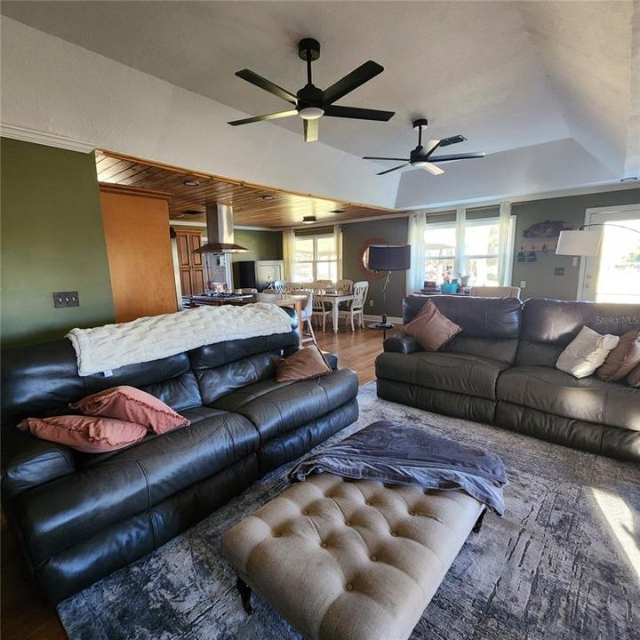 На продажу: $1,200,000 (3 спален, 2 ванн, 1602 Квадратных фут)