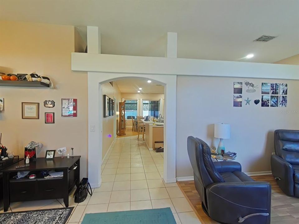 待售: $365,000 (4 贝兹, 2 浴室, 2074 平方英尺)