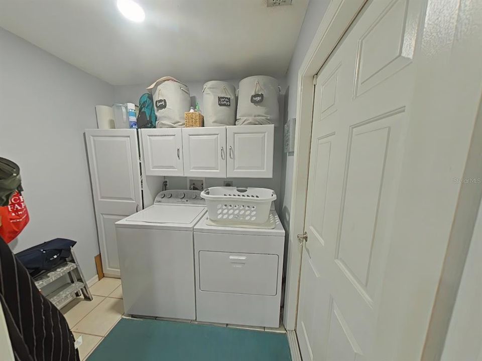 待售: $365,000 (4 贝兹, 2 浴室, 2074 平方英尺)