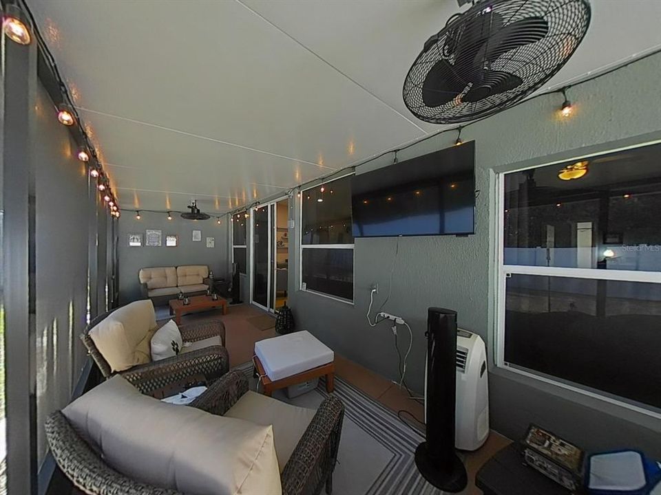 待售: $365,000 (4 贝兹, 2 浴室, 2074 平方英尺)