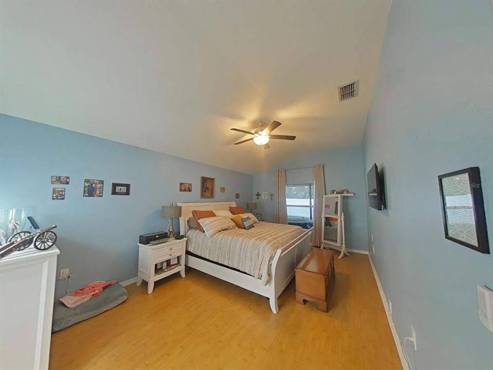 待售: $365,000 (4 贝兹, 2 浴室, 2074 平方英尺)