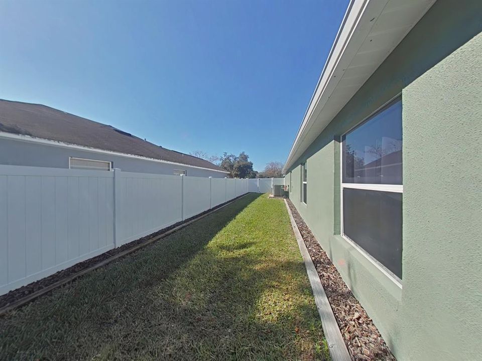 待售: $365,000 (4 贝兹, 2 浴室, 2074 平方英尺)