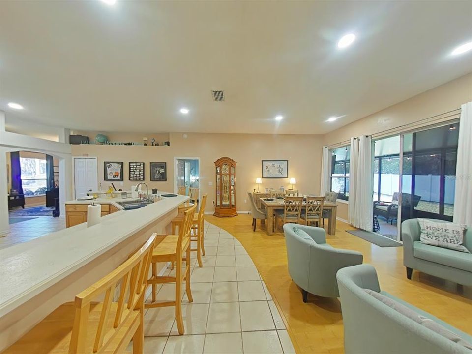 待售: $365,000 (4 贝兹, 2 浴室, 2074 平方英尺)