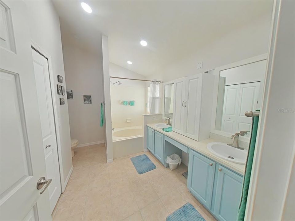 待售: $365,000 (4 贝兹, 2 浴室, 2074 平方英尺)