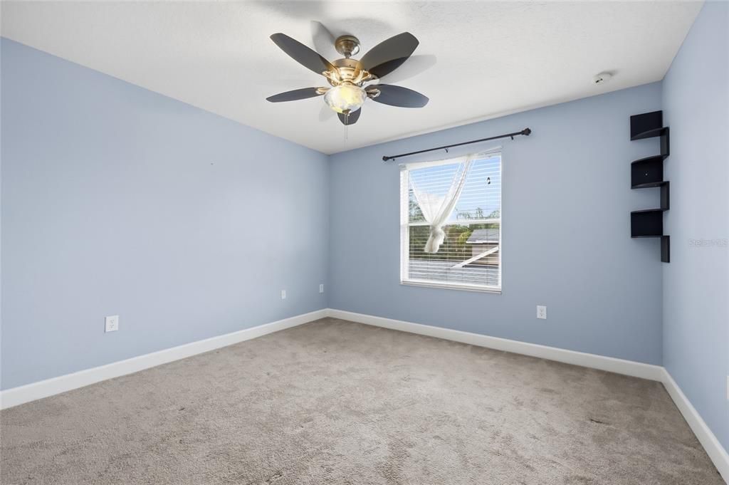 出租: $3,600 (5 贝兹, 4 浴室, 3819 平方英尺)