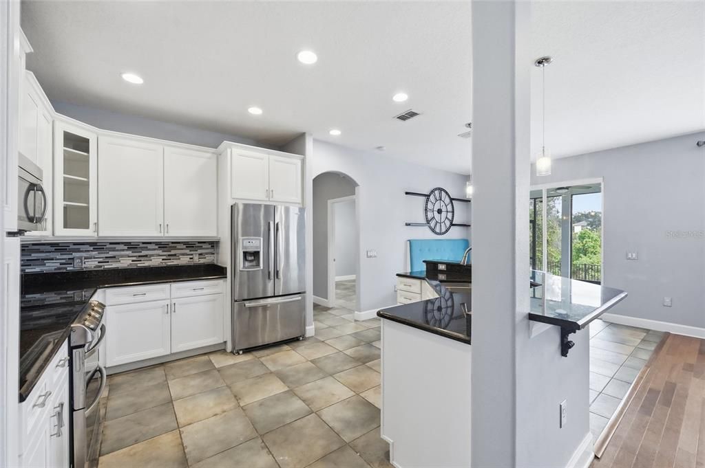 出租: $3,600 (5 贝兹, 4 浴室, 3819 平方英尺)