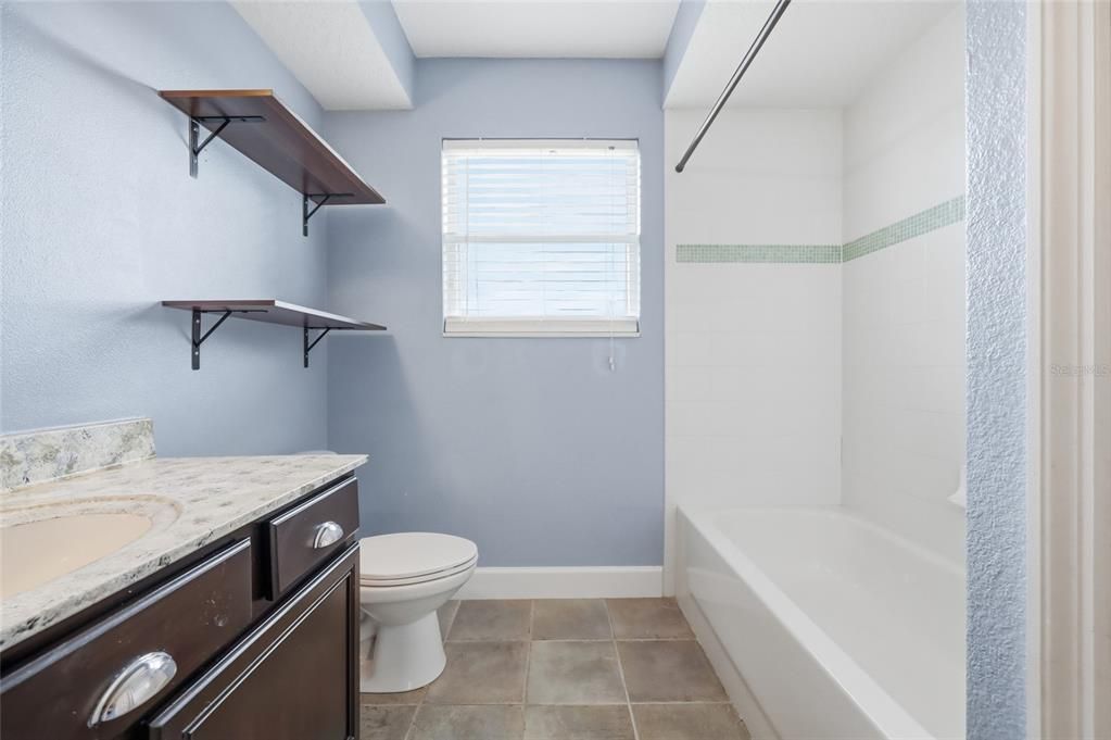 出租: $3,600 (5 贝兹, 4 浴室, 3819 平方英尺)