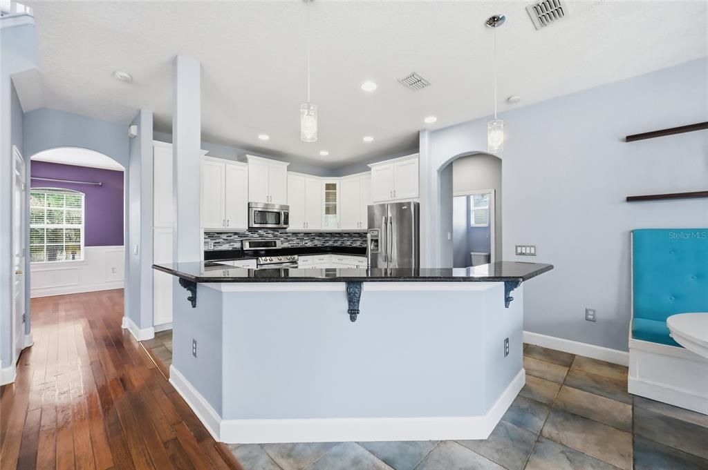 出租: $3,600 (5 贝兹, 4 浴室, 3819 平方英尺)